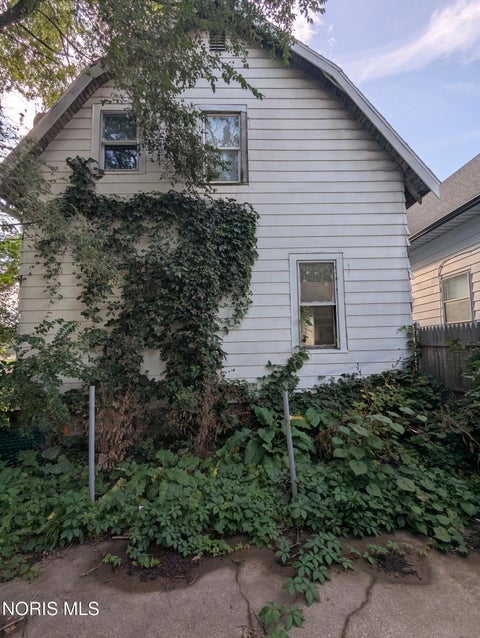 Tiny photo for 21 Banks Street, Toledo, OH 43609 (MLS # 10013756)