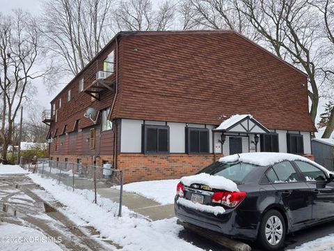 Photo of 2061 Tremainsville Road, Toledo, OH 43613 (MLS # 10001978)