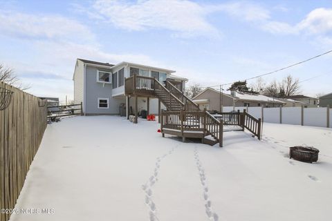 Tiny photo for 2611 Coveview Drive, Toledo, OH 43611 (MLS # 10003706)