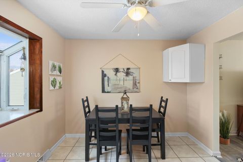 Tiny photo for 2611 Coveview Drive, Toledo, OH 43611 (MLS # 10003706)