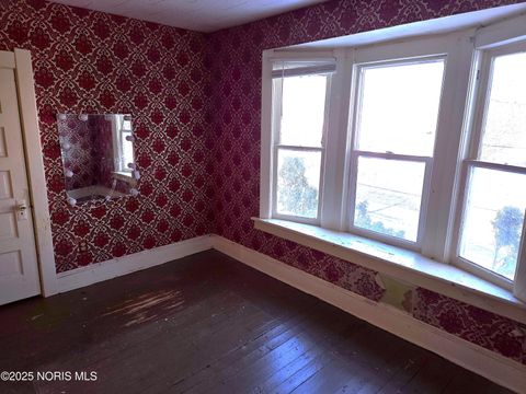 Tiny photo for 647 Curtis Street, Toledo, OH 43609 (MLS # 10000710)