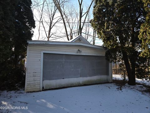 Tiny photo for 647 Curtis Street, Toledo, OH 43609 (MLS # 10000710)