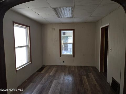 Tiny photo for 647 Curtis Street, Toledo, OH 43609 (MLS # 10000710)