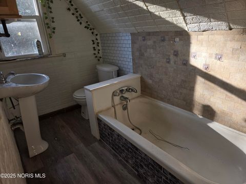 Tiny photo for 647 Curtis Street, Toledo, OH 43609 (MLS # 10000710)