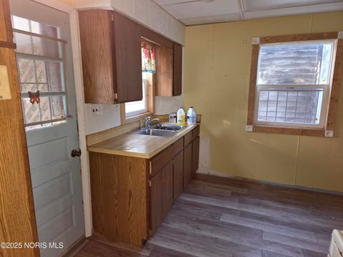 Tiny photo for 647 Curtis Street, Toledo, OH 43609 (MLS # 10000710)