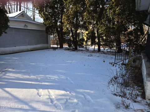 Tiny photo for 647 Curtis Street, Toledo, OH 43609 (MLS # 10000710)