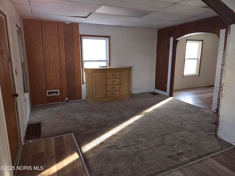 Tiny photo for 647 Curtis Street, Toledo, OH 43609 (MLS # 10000710)
