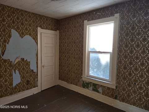 Tiny photo for 647 Curtis Street, Toledo, OH 43609 (MLS # 10000710)