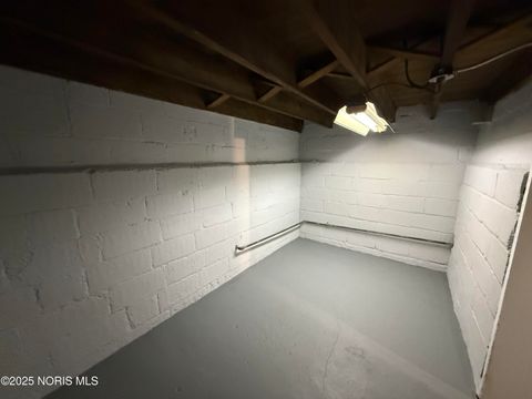 Tiny photo for 2554 York Street, Toledo, OH 43605 (MLS # 10002072)