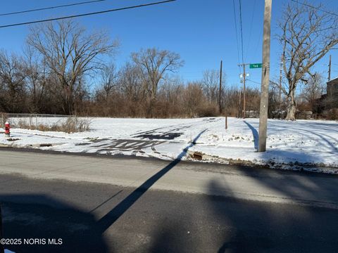 Tiny photo for 2554 York Street, Toledo, OH 43605 (MLS # 10002072)