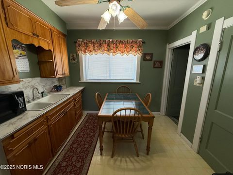 Tiny photo for 2554 York Street, Toledo, OH 43605 (MLS # 10002072)