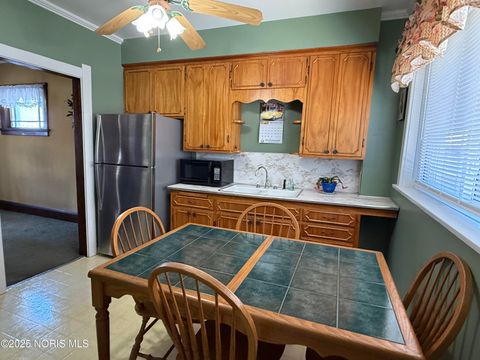 Tiny photo for 2554 York Street, Toledo, OH 43605 (MLS # 10002072)