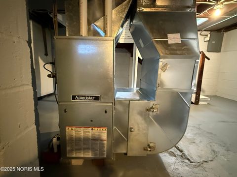 Tiny photo for 2554 York Street, Toledo, OH 43605 (MLS # 10002072)