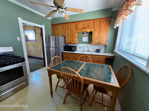 Tiny photo for 2554 York Street, Toledo, OH 43605 (MLS # 10002072)