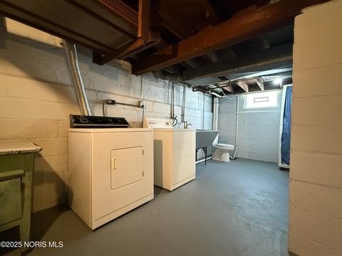 Tiny photo for 2554 York Street, Toledo, OH 43605 (MLS # 10002072)