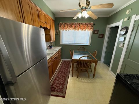 Tiny photo for 2554 York Street, Toledo, OH 43605 (MLS # 10002072)