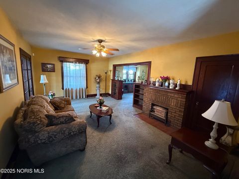 Tiny photo for 2554 York Street, Toledo, OH 43605 (MLS # 10002072)