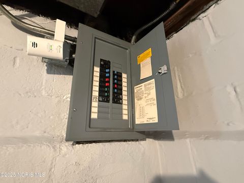 Tiny photo for 2554 York Street, Toledo, OH 43605 (MLS # 10002072)