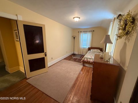 Tiny photo for 2554 York Street, Toledo, OH 43605 (MLS # 10002072)