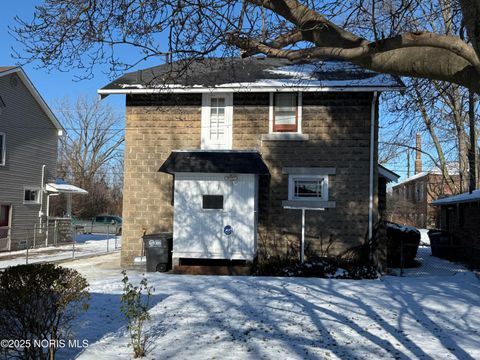 Tiny photo for 2554 York Street, Toledo, OH 43605 (MLS # 10002072)