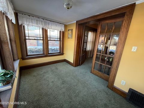 Tiny photo for 2554 York Street, Toledo, OH 43605 (MLS # 10002072)