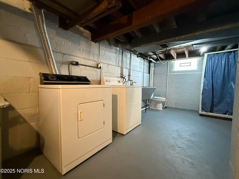 Tiny photo for 2554 York Street, Toledo, OH 43605 (MLS # 10002072)