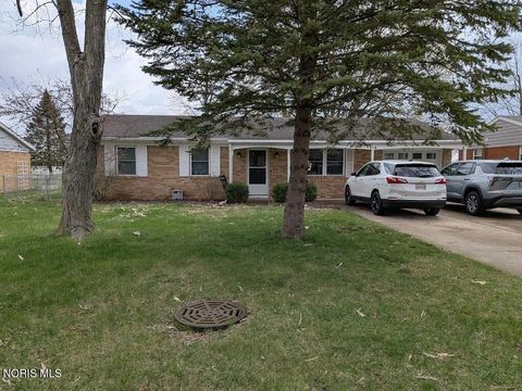 Photo of 916 Daggett Avenue, Napoleon, OH 43545 (MLS # 10005965)
