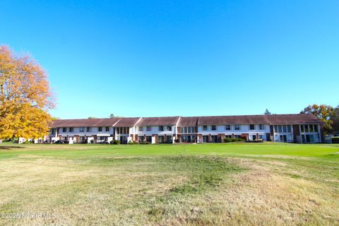 Tiny photo for 6818 Fenwyck Road #Apt 5, Maumee, OH 43537 (MLS # 10000416)
