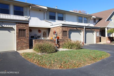Tiny photo for 6818 Fenwyck Road #Apt 5, Maumee, OH 43537 (MLS # 10000416)