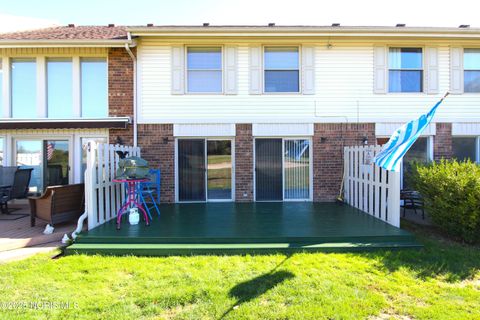 Tiny photo for 6818 Fenwyck Road #Apt 5, Maumee, OH 43537 (MLS # 10000416)