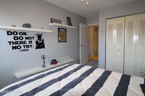 Tiny photo for 6818 Fenwyck Road #Apt 5, Maumee, OH 43537 (MLS # 10000416)