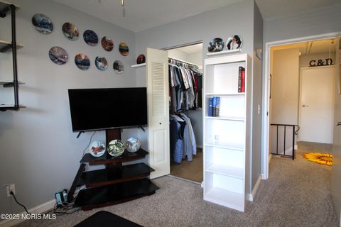 Tiny photo for 6818 Fenwyck Road #Apt 5, Maumee, OH 43537 (MLS # 10000416)