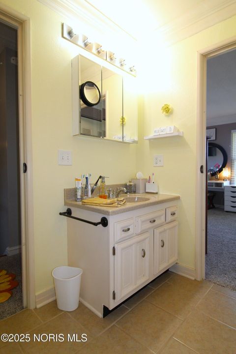 Tiny photo for 6818 Fenwyck Road #Apt 5, Maumee, OH 43537 (MLS # 10000416)