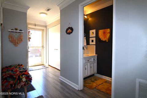Tiny photo for 6818 Fenwyck Road #Apt 5, Maumee, OH 43537 (MLS # 10000416)