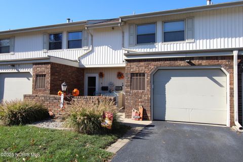Tiny photo for 6818 Fenwyck Road #Apt 5, Maumee, OH 43537 (MLS # 10000416)