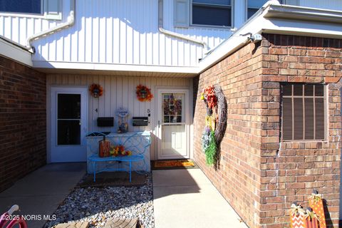 Tiny photo for 6818 Fenwyck Road #Apt 5, Maumee, OH 43537 (MLS # 10000416)