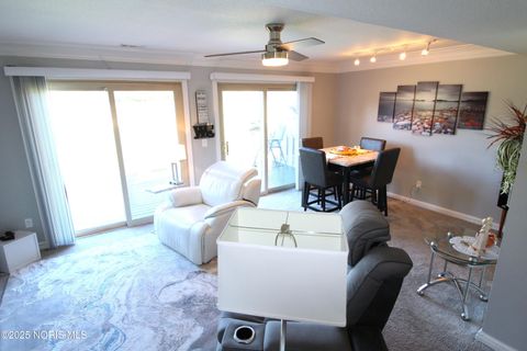 Tiny photo for 6818 Fenwyck Road #Apt 5, Maumee, OH 43537 (MLS # 10000416)