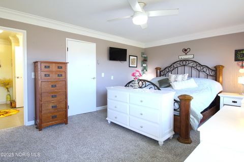 Tiny photo for 6818 Fenwyck Road #Apt 5, Maumee, OH 43537 (MLS # 10000416)
