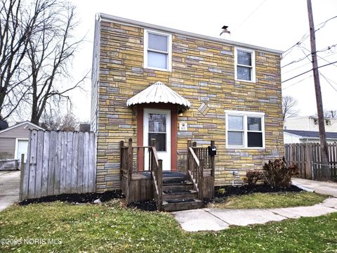 Photo of 613 W Poinsetta Avenue, Toledo, OH 43612 (MLS # 10001659)