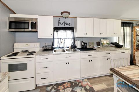 Tiny photo for 1660 N Compass Avenue, Port Clinton, OH 43452 (MLS # 10004379)