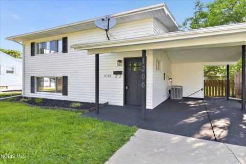 Photo of 1206 Richland Street, Maumee, OH 43537 (MLS # 10015005)