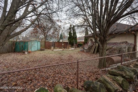 Tiny photo for 4322 Lowe Road, Toledo, OH 43612 (MLS # 10002493)