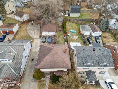 Tiny photo for 4322 Lowe Road, Toledo, OH 43612 (MLS # 10002493)