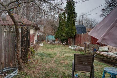 Tiny photo for 4322 Lowe Road, Toledo, OH 43612 (MLS # 10002493)