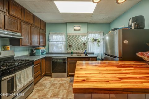 Tiny photo for 4322 Lowe Road, Toledo, OH 43612 (MLS # 10002493)