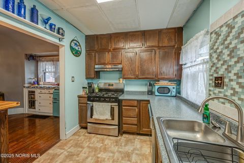 Tiny photo for 4322 Lowe Road, Toledo, OH 43612 (MLS # 10002493)