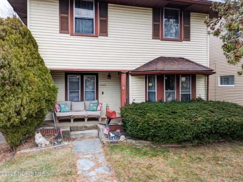 Tiny photo for 4322 Lowe Road, Toledo, OH 43612 (MLS # 10002493)