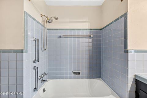 Tiny photo for 2901 Evergreen Road, Toledo, OH 43606 (MLS # 10000985)