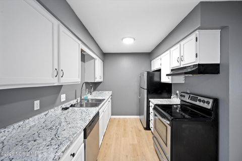 Tiny photo for 2161 Winterset Drive, Toledo, OH 43614 (MLS # 10003832)