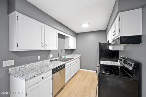 Tiny photo for 2161 Winterset Drive, Toledo, OH 43614 (MLS # 10003832)